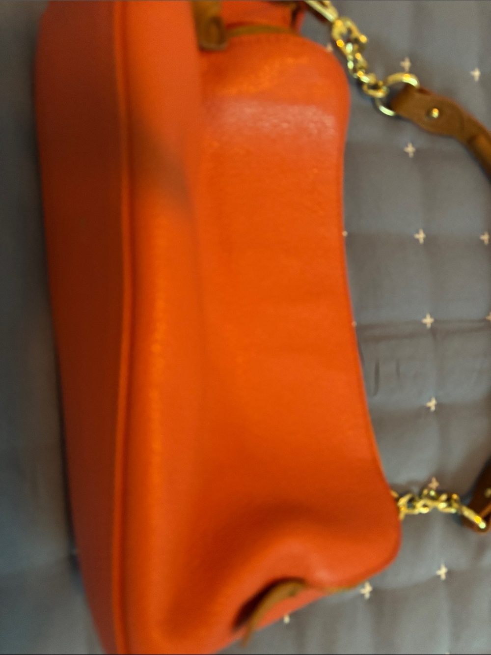 Valentina Coral-Red Pebbled Leather Shoulder Bag with Gold Chain - Picture 4 of 6